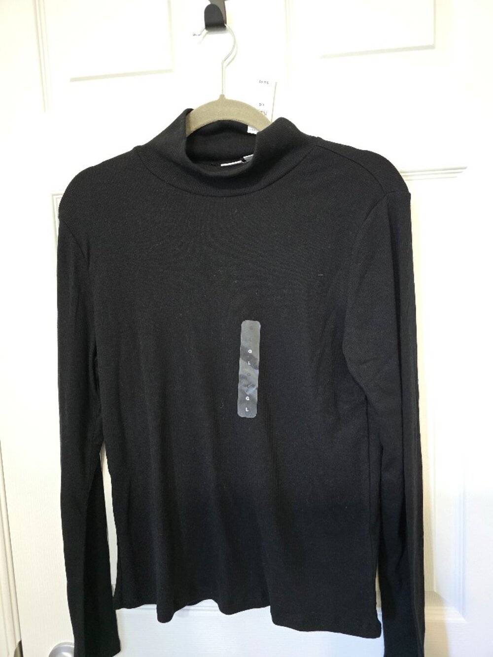 Gap Black Mock Neck Top – NWT – Size L